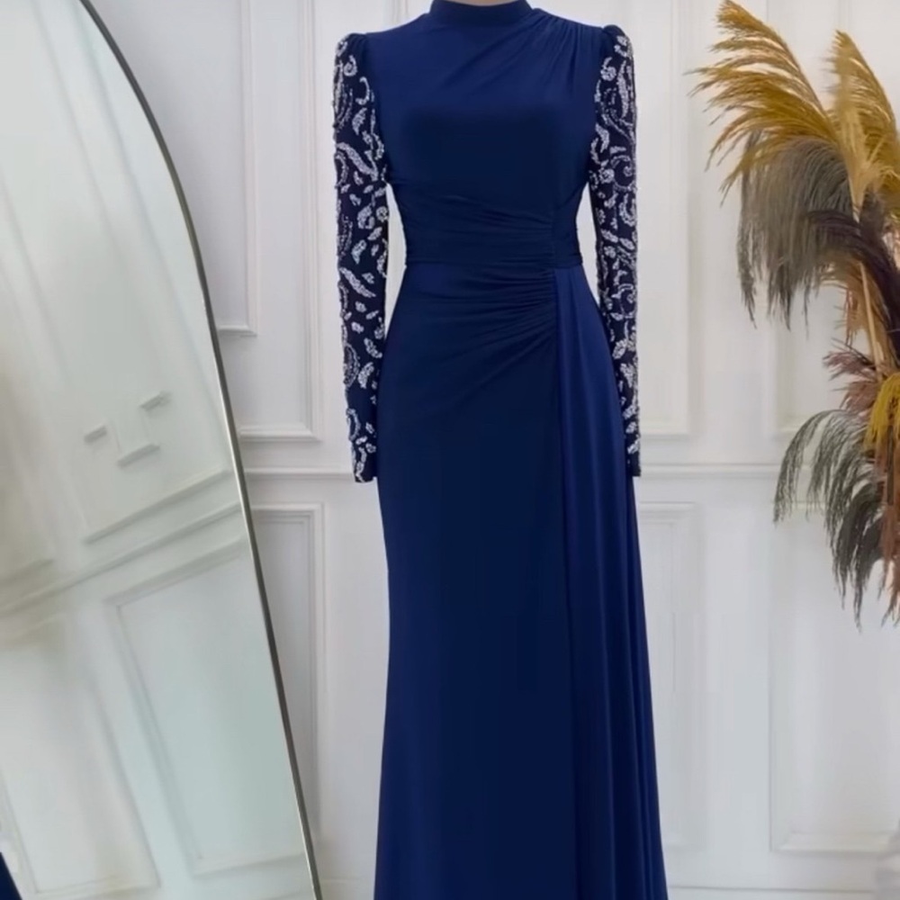Elegant Navy Blue Evening Gown
